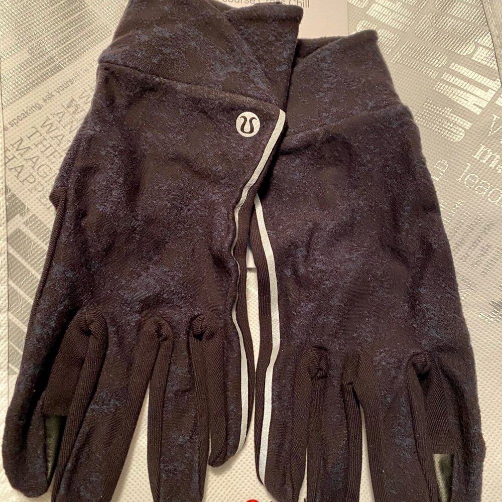 Lululemon gloves
